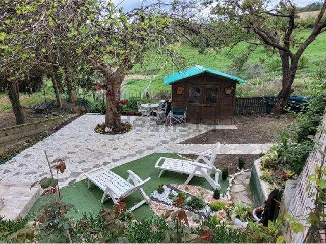 Villetta indipendente in vendita di 245 m² in Strada Monviso