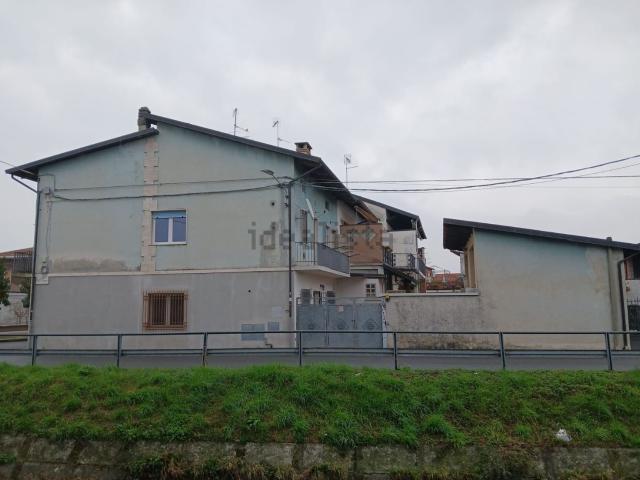 Villetta indipendente in vendita di 246 m² in Via Borgonuovo, 1