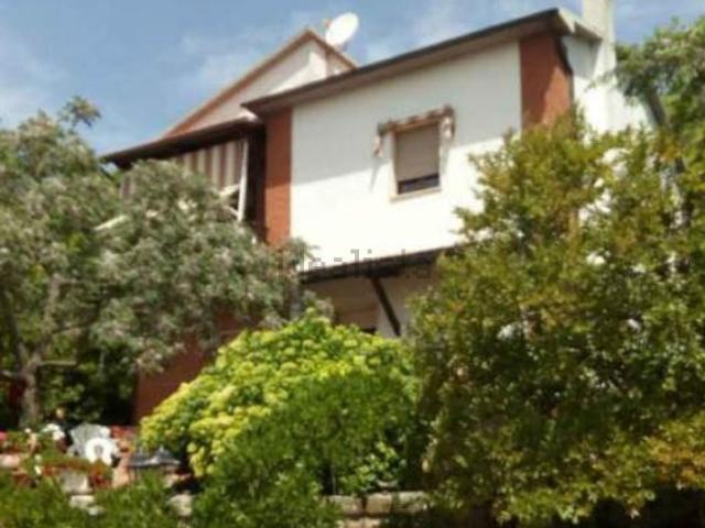 Villetta indipendente in vendita di 246 m² in Via della Sorgente