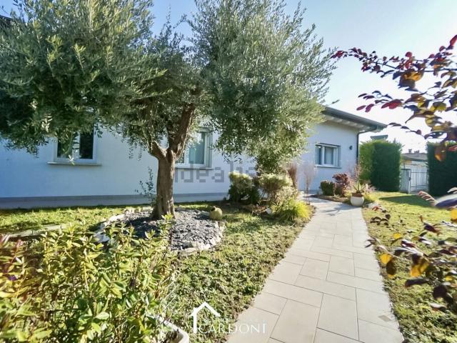 Villetta indipendente in vendita di 246 m² in Via Marinella, 33