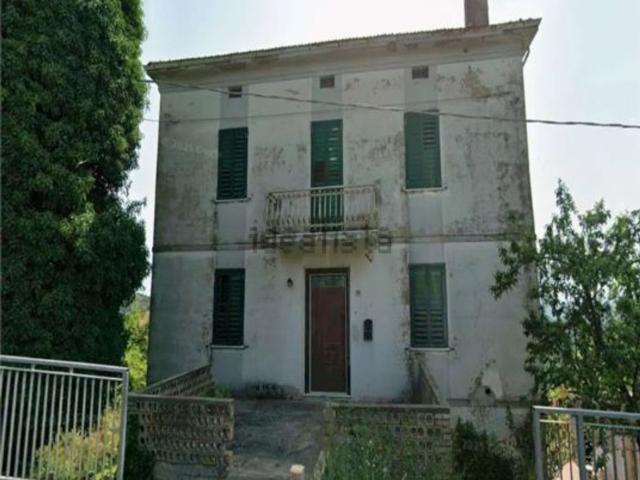 Villetta indipendente in vendita di 246 m² in Contrada Villa Elce, 36