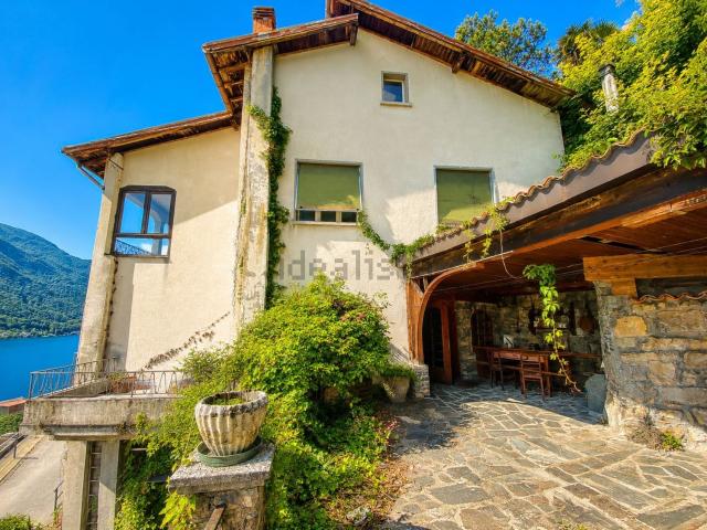 Villetta indipendente in vendita di 247 m² in Via per Castello
