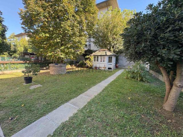 Villetta indipendente in vendita di 247 m² in Via Tevere