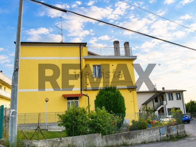 Villetta indipendente in vendita di 248 m² in Via Fonte D&apos Olmo Ovest, 8
