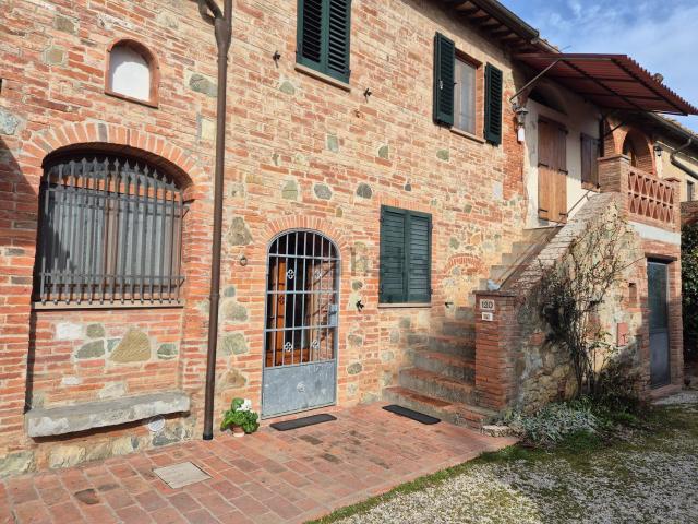 Villetta indipendente in vendita di 248 m² in Via Santarello