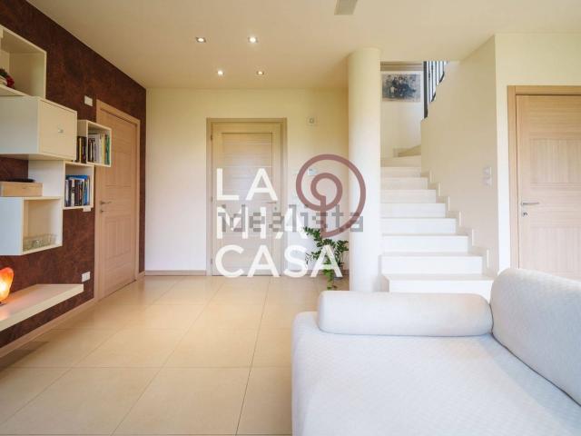 Villetta indipendente in vendita di 249 m² in Via Chiesa