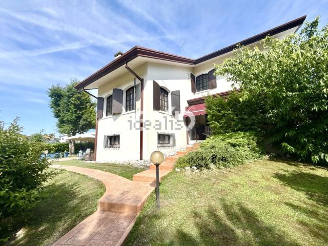 Villetta indipendente in vendita di 250 m²