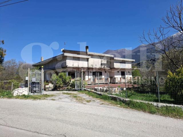 Villetta indipendente in vendita di 250 m² in Via Collepiano, 51
