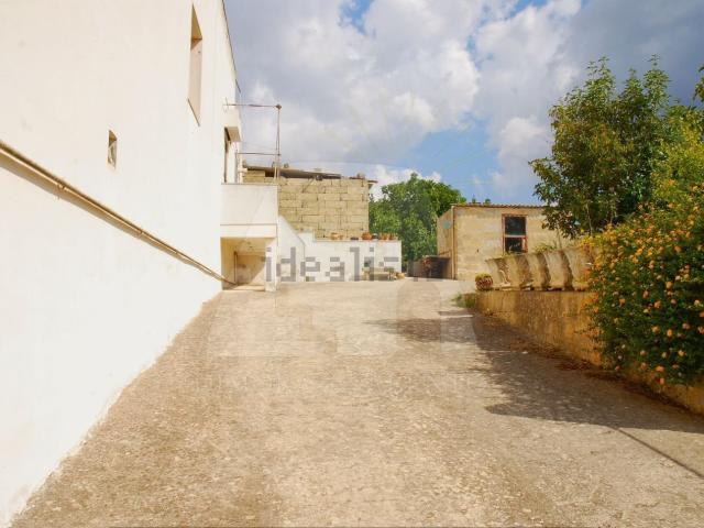 Villetta indipendente in vendita di 250 m² in Via Confalonieri, 37