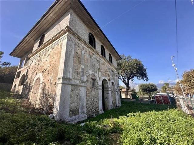 Villetta indipendente in vendita di 250 m² in Via Cadorna