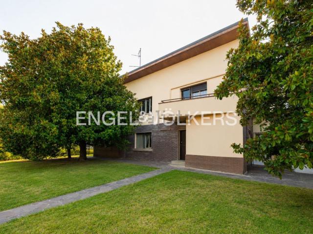 Villetta indipendente in vendita di 250 m² in Via Caduti del Lavoro