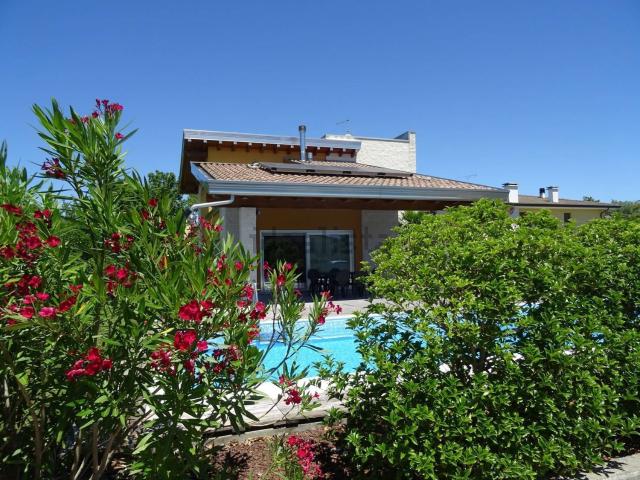 Villetta indipendente in vendita di 250 m² in Via Casa Bianca, 61