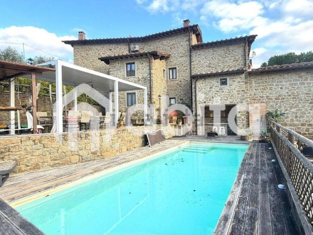 Villetta indipendente in vendita di 250 m² in Via Caselli al Sole