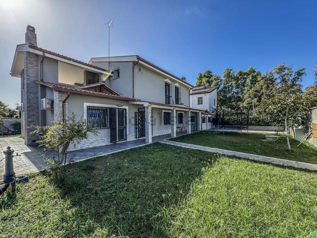 Villetta indipendente in vendita di 250 m² in Via Castelfondo
