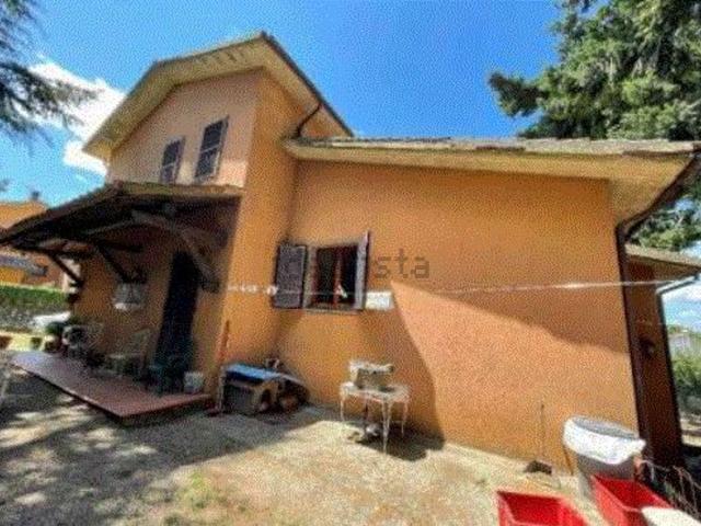 Villetta indipendente in vendita di 250 m² in Via Arezzo