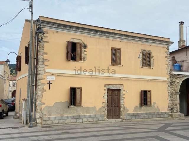 Villetta indipendente in vendita di 300 m² in Via Battisti, 2