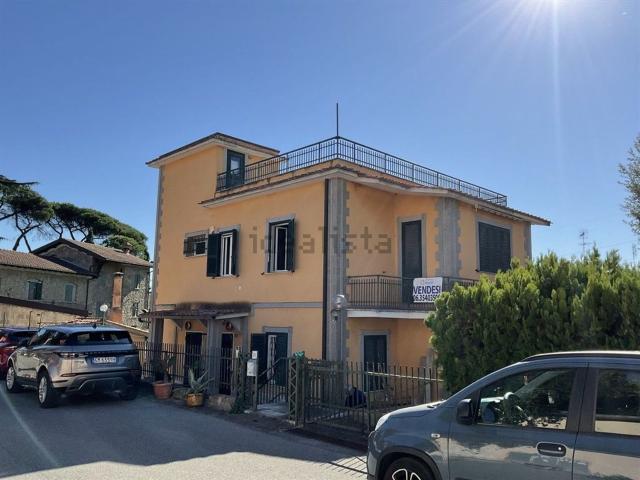 Villetta indipendente in vendita di 250 m² in Via Barbarano Romano, 20