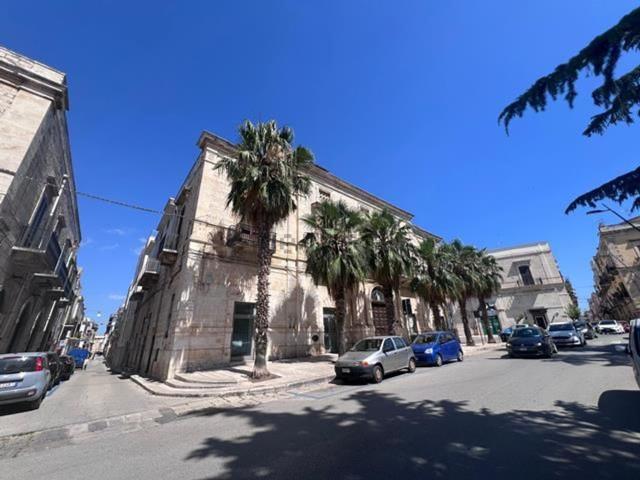Villetta indipendente in vendita di 250 m² in Via G. Garibaldi