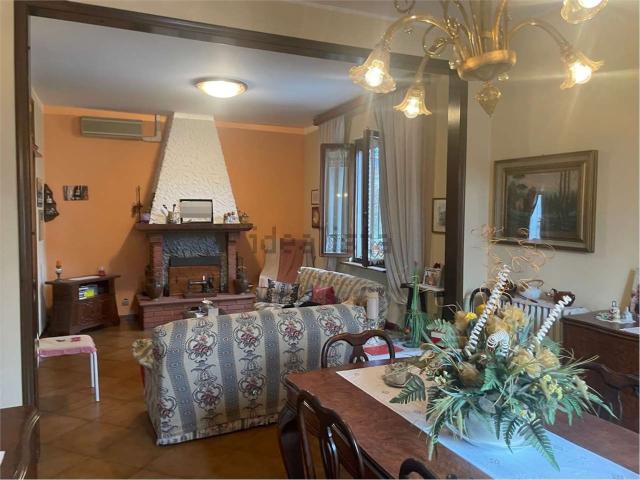 Villetta indipendente in vendita di 250 m² in Via G. Pascoli