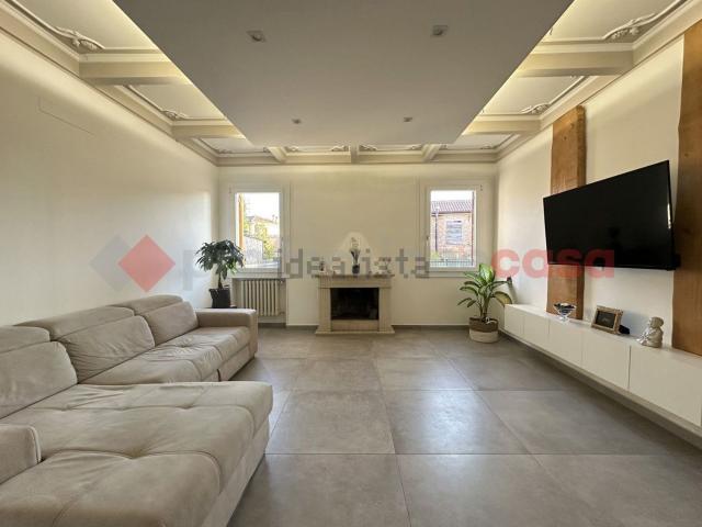 Villetta indipendente in vendita di 250 m² in Via Giacomo Matteotti, 32