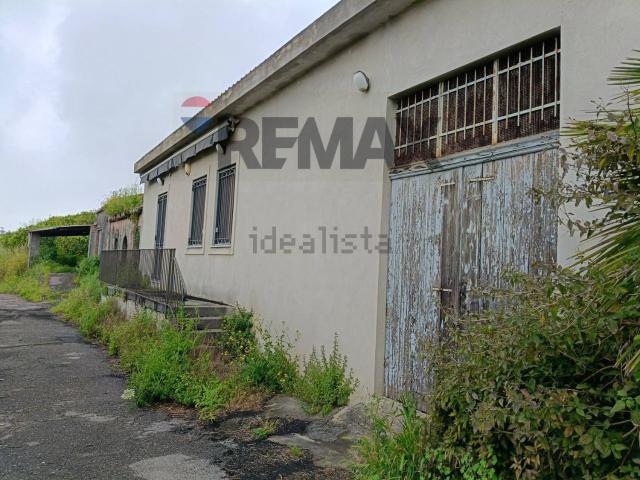 Villetta indipendente in vendita di 250 m² in Via Giarre Nunziata