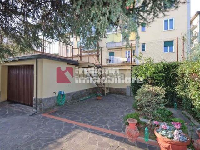 Villetta indipendente in vendita di 250 m² in Via Giovanni Berchet