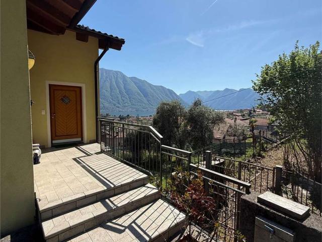Villetta indipendente in vendita di 250 m² in Via dei Cacciatori, 13