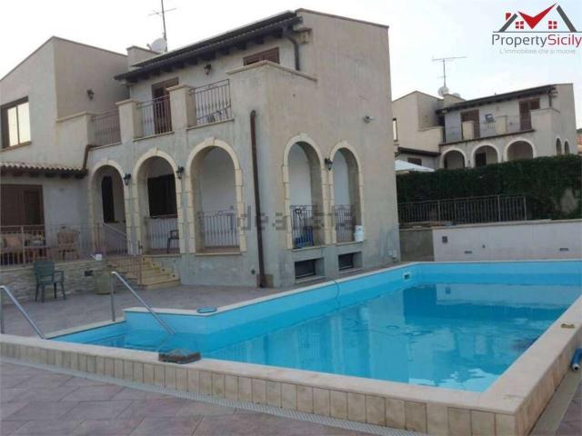 Villetta indipendente in vendita di 250 m² in Via dei Giardini