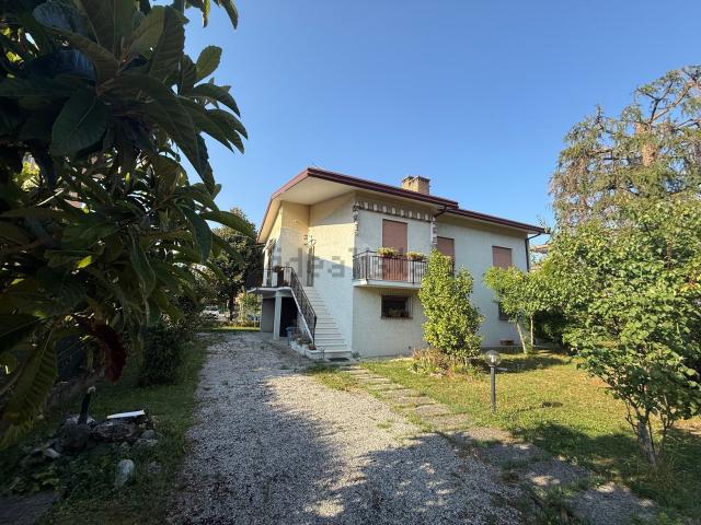 Villetta indipendente in vendita di 250 m² in Via dei Tulipani
