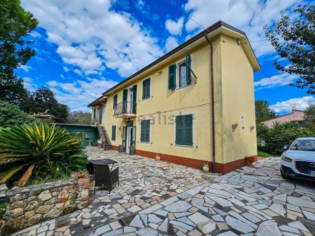 Villetta indipendente in vendita di 250 m² in Via del Corso