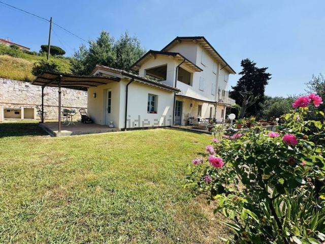 Villetta indipendente in vendita di 250 m² in Via del Simonini, 300