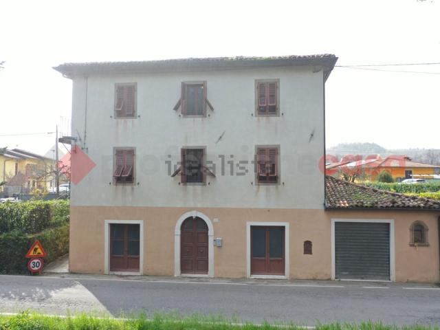 Villetta indipendente in vendita di 250 m² in Via della Chiesa, 27