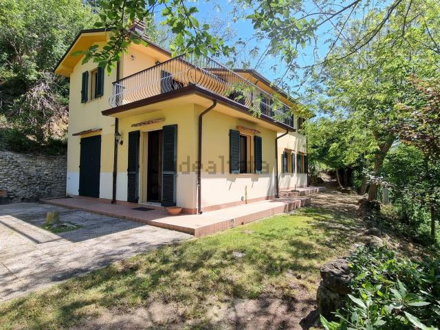 Villetta indipendente in vendita di 250 m² in Via delle Fonti