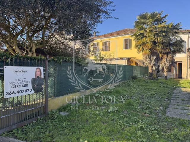Villetta indipendente in vendita di 250 m² in Via delle Porte, 3