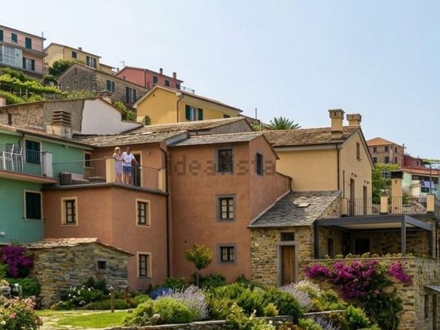 Villetta indipendente in vendita di 250 m² in Via Dino Berisso