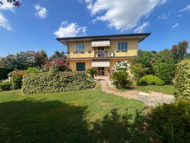 Villetta indipendente in vendita di 250 m² in Via Europa