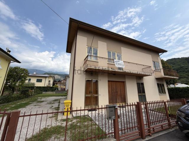 Villetta indipendente in vendita di 250 m² in Via F. Turati, 47