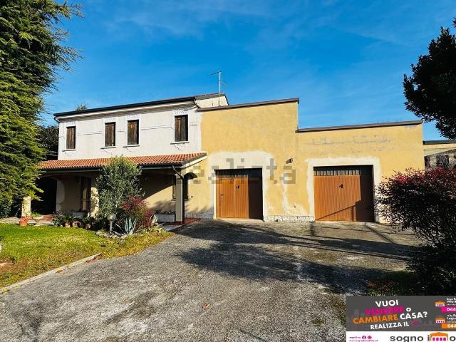 Villetta indipendente in vendita di 250 m² in Via Fondovilla
