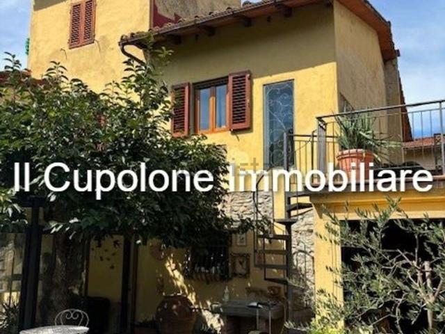 Villetta indipendente in vendita di 250 m² in Via Fiorentina