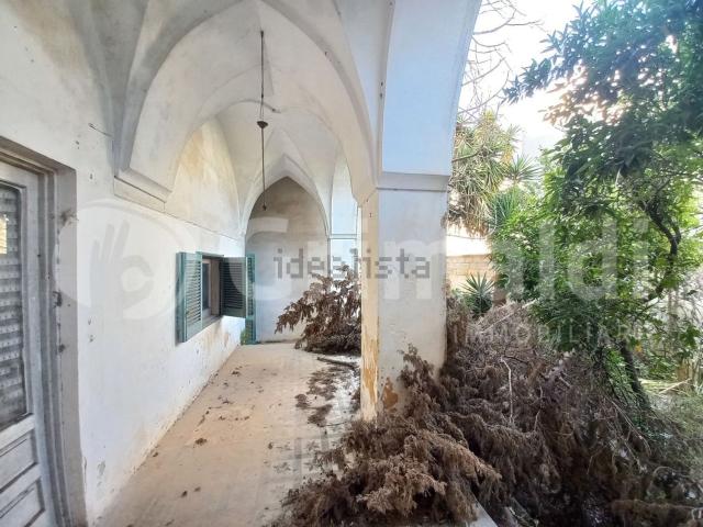 Villetta indipendente in vendita di 250 m² in Via Francesco Petrarca, 12