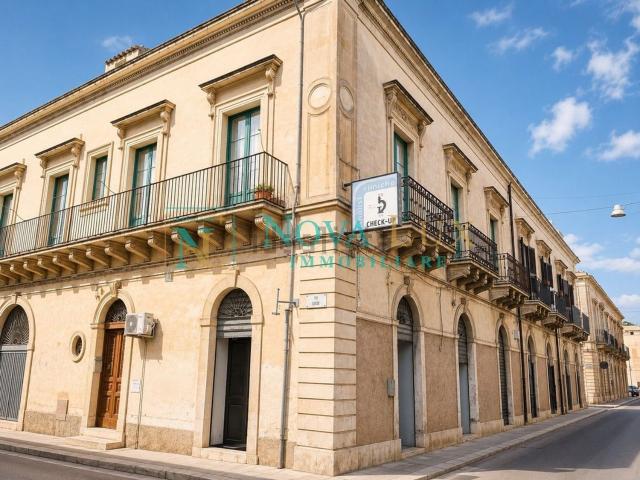 Villetta indipendente in vendita di 250 m² in Via Isonzo