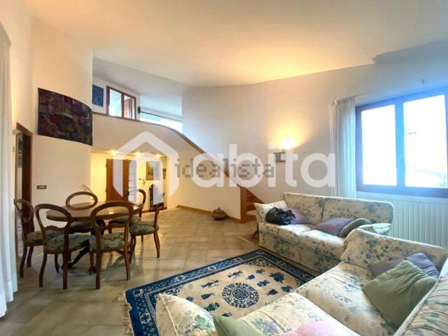 Villetta indipendente in vendita di 250 m² in Via John Fitzgerald Kennedy