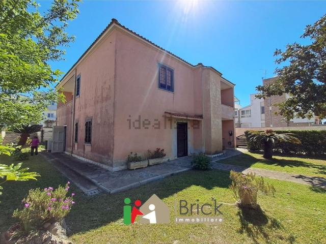 Villetta indipendente in vendita di 250 m² in Via Odino