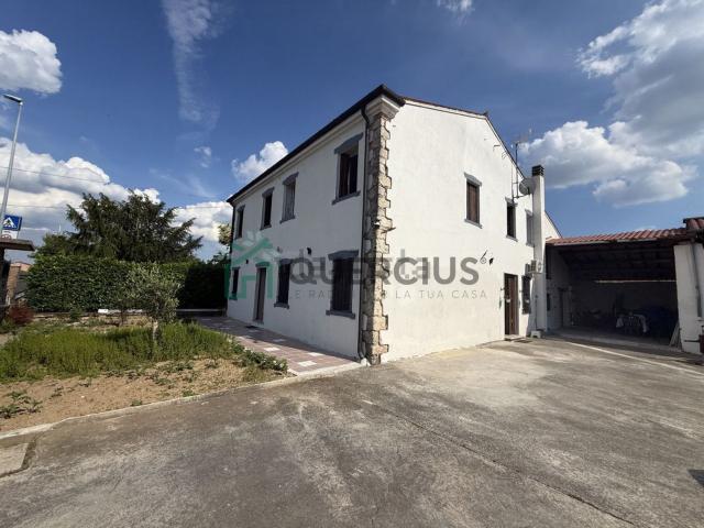 Villetta indipendente in vendita di 250 m² in Via Lobia