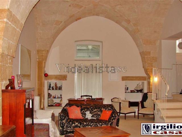 Villetta indipendente in vendita di 250 m² in Via Lata