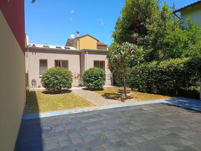 Villetta indipendente in vendita di 250 m² in Via Monte Adamello