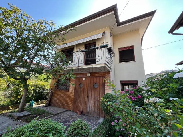 Villetta indipendente in vendita di 250 m² in Via Monte Sabotino, 24