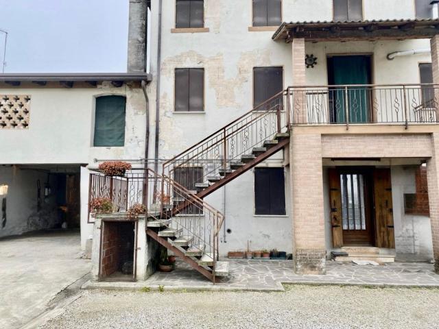 Villetta indipendente in vendita di 250 m² in Via Monte Pelmo
