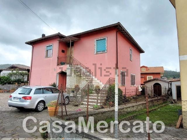 Villetta indipendente in vendita di 250 m² in Via Monte Pennolo