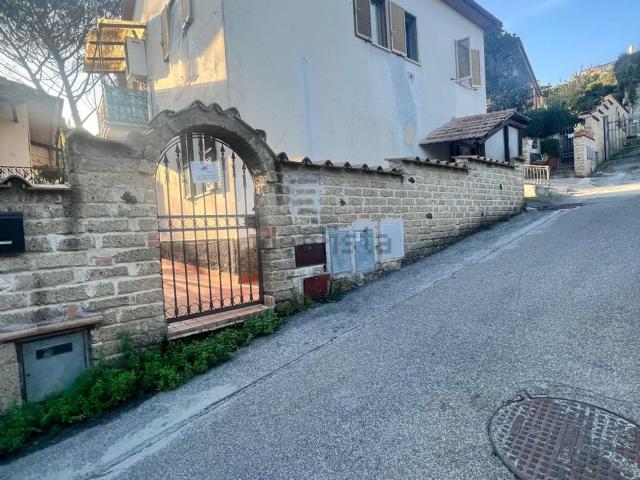 Villetta indipendente in vendita di 250 m² in Via Nemea